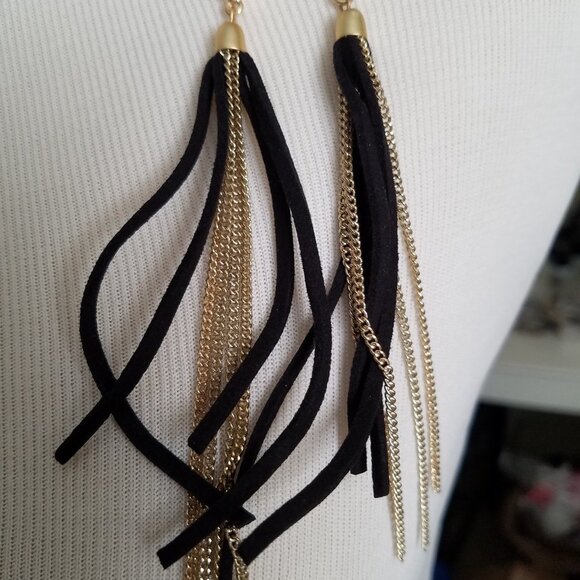 Free with $20 purchase Taramanda Gold and Black necklace with earrings - Picture 6 of 6